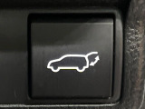 【パワーバックドア】スマートキーや運転席のボタンを押すだけでリアゲートが自動で開閉します!荷物を持っている時や、高い位置にあるバックドアを閉める際に便利な機能です♪