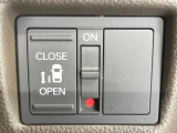 【パワースライドドア】スマートキーや運転席のスイッチでスライドドアの開閉が可能♪電動だから力を入れてドアを開ける必要が無く、小さいお子様でも、重い荷物を持っている時もラクに開け閉めできます♪