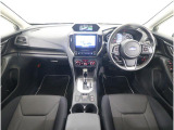 ■視界良好で運転しやすいコックピットです。シンプルで操作性の良いインパネ回りにデザインされ、SUBARUは安全性能に徹底的にまでこだわった視界設計を行っています。