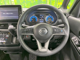 インテリアに合わせたデザインのステアリングは、運転される方のことも考え、運転しやすい形状、大きさです。是非一度、実際に触ってお確かめください。