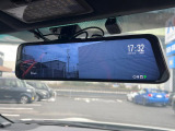 【デジタルインナーミラー】後席の大きな荷物や同乗者で後方が確認しづらい時でも安心!カメラが撮影した車両後方の映像をルームミラー内に表示。クリアな視界で状況の確認が可能です!