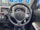 インテリアに合わせたデザインのステアリングは、運転される方のことも考え、運転しやすい形状、大きさです。是非一度、実際に触ってお確かめください。
