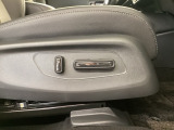 電動シートなので、お好みのシートポジションへの移動もスムーズに行えます。