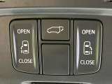 【両側パワースライドドア】スマートキーや運転席のスイッチで後席両側スライドドアの開閉が可能♪電動だから力を入れてドアを開ける必要が無く、小さなお子様でも簡単に開け閉めでき快適です♪