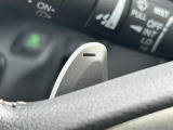【パドルシフト(AT車)】MT車と同じように好きなギアで走ることができます!ステアリングから手を離さずに指先だけでシフト操作ができ、よりスポーティな走りをお楽しみいただけます。