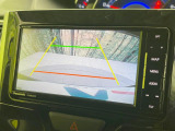 【バックカメラ】駐車時に後方がリアルタイム映像で確認できます。大型商業施設や立体駐車場での駐車時や、夜間のバック時に大活躍!運転スキルに関わらず、今や必須となった装備のひとつです!