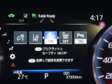 【プリクラッシュセーフティ】前方の車両等を検知し、衝突しそうな時は警報で注意を促し、ブレーキを踏む力をサポート。ブレーキを踏めなかった場合は衝突被害軽減ブレーキが作動、衝突回避をサポートします。
