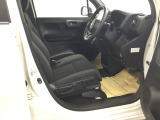 フィット感のあるシート。しっかりと支えてくれるので、長時間の運転を快適にサポートしてくれます。