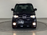 ディスチャージヘッドライト【HID】を装備していますのでとても明るく、夜間の走行や雨の日も安全・安心です。