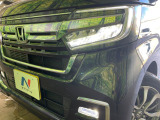 【LEDヘッドライト】悪天候や夜間走行時も良好な視界を確保し安心して運転できる高輝度LEDヘッドライトを装備!点灯速度が早く、消費電力も抑えられています。