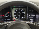 【メーターまわり】ドライバーから見やすい位置にあって安全運転に寄与します。マルチインフォメーションディスプレイでは、クルマに関する情報の確認はもちろん、各種安全機能・装備のON/OFFも設定可能。