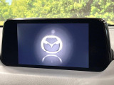 【マツダコネクトナビ】車内の雰囲気にマッチした一体型タイプのナビ。各種車輌設定やBluetooth再生等、様々な機能が楽しめます。直感的なダイヤル操作が可能で、使い勝手も良好です。