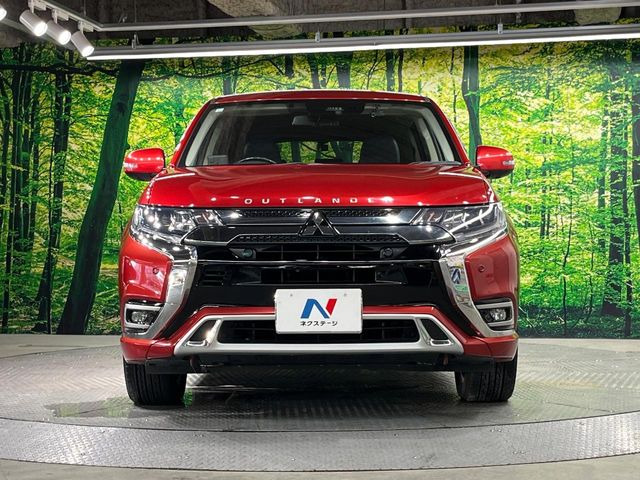 三菱 アウトランダーPHEV 2.4 G プラスパッケージ 4WD の中古車
