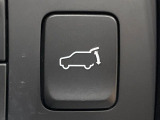 【パワーバックドア】スマートキーや運転席のボタンを押すだけでリアゲートが自動で開閉します!荷物を持っている時や、高い位置にあるバックドアを閉める際に便利な機能です♪