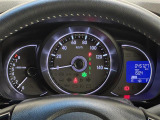 【メーターまわり】ドライバーから見やすい位置にあって安全運転に寄与します。メーターも見やすくてシンプルなデザインになっております。