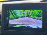 【バックカメラ】駐車時に後方がリアルタイム映像で確認できます。大型商業施設や立体駐車場での駐車時や、夜間のバック時に大活躍!運転スキルに関わらず、今や必須となった装備のひとつです!