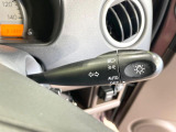【オートライト】周りの明るさに応じて自動でヘッドライトの点灯・消灯ができる機能です!ライトの付け忘れ・消し忘れなどが無くなり、雨の日や夕方の走行も安心!トンネル通過時も便利ですね♪