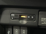 【ビルトインETC】車載器がビルトインで装備されています。有料道路の乗り降り時に停車することなくスマートに乗り入れが可能になったり、割引を受けることができる嬉しい装備です。