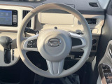インテリアに合わせたデザインのステアリングは、運転される方のことも考え、運転しやすい形状、大きさです。是非一度、実際に触ってお確かめください。