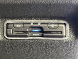 【ビルトインETC】有料道路を利用する際に料金所で停止することなく通過できる、ETC車載器(ノンストップ自動料金収受システム機器)が装備されています。セットアップを行うことで利用可能になります。
