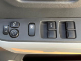 【電動格納ミラー】サイドミラーは電動格納式となっており、狭い駐車場でもキズがつくリスクを抑えられます。