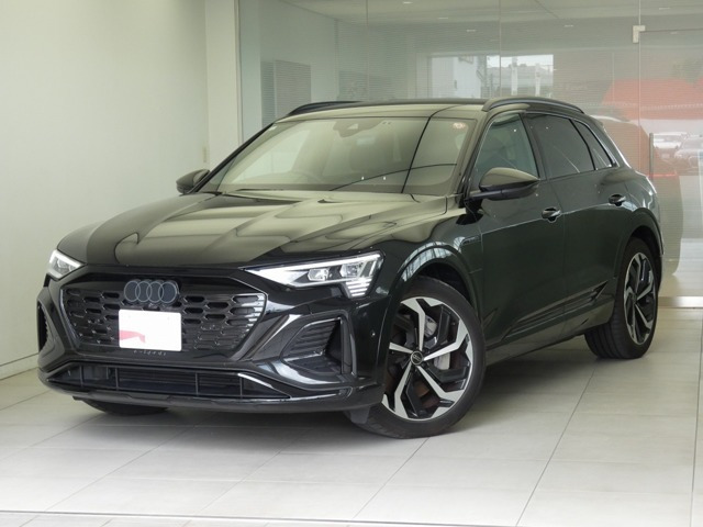 Q8 e-tron55 クワトロ Sライン 4WD