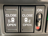 【両側パワースライドドア】スマートキーや運転席のスイッチで後席両側スライドドアの開閉が可能♪電動だから力を入れてドアを開ける必要が無く、小さなお子様でも簡単に開け閉めでき快適です♪
