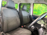 運転席まわりには十分なスペースがあり、大柄な方でもゆったり運転していただける環境です。