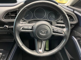 【純正革巻きステアリング】上質な革を使用することで、手にしっかり馴染みとても運転しやすいハンドルです♪