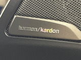 ●harman/kardonサウンドシステム:オーディオ専門メーカーが手掛けるプレミアムスピーカーを装備。多数のスピーカーから、音の粒立ちまで分かる高品質な音楽をお楽しみいただけます。