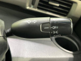【オートライト】周りの明るさに応じて自動でヘッドライトの点灯・消灯ができる機能です!ライトの付け忘れ・消し忘れなどが無くなり、雨の日や夕方の走行も安心!トンネル通過時も便利ですね♪