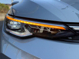 LEDマトリックスヘッドライト「IQ.LIGHT」フロントカメラで対向車や先行車を検知し、マトリックスモジュールに搭載されたLEDを個別に制御することで最適な配光を実現。