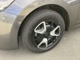 MAZDA2ではスチールホイールとホイールキャップがメイン装着となり、お好みに応じて変更できることから、オリジナリティ溢れる一台に仕立てられます。