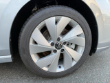 TDI Active Advance専用アルミホイール。225/45R17サイズのタイヤを標準装着。