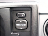 『1台』のお車に対して、3名体制で日々議論を重ね仕入れを行っております。