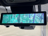 【デジタルインナーミラー】後席の大きな荷物や同乗者で後方が確認しづらい時でも安心!カメラが撮影した車両後方の映像をルームミラー内に表示。クリアな視界で状況の確認が可能です!