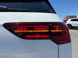 ダイナミックターンシグナル。流れるウインカーです。後続車からの視認性を高め安全なドライブをサポートします。