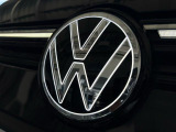 イルミネーション付きVWエンブレム。フロントの「VW」エンブレムが光ります