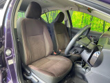 運転席まわりには十分なスペースがあり、大柄な方でもゆったり運転していただける環境です。