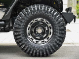 フルカスタム(電動サイドSTEP・リフトUP・PRO COMPアルミ・Aftermarket4本出マフラ-・前後バンパ-・アングリ-グリル・LEDヘッド・LEDバ-・LEDテ-ル・ポ-ルフェンダ-・クロ-ムガスカバ-・MTタイヤ)/ナビ/TV/前横後カメラ