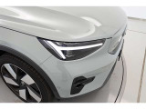 【トールハンマーLEDヘッドライト】北欧神話に登場する雷神「thol」がその手に携える武器「トールハンマー」をモチーフにした新世代ボルボを代表するデザインアイコン。高い視認性・被視認性を誇ります。