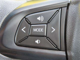 運転中、オーディオの操作をしてて、ハッとしたことはありませんか?ステアリングスイッチは、運転中でもハンドルでオーディオの操作が可能です。安全なドライブをサポートします。