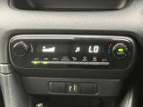 オートエアコンは温度を設定するだけで、自動で風量などを設定してくれます。運転しながら操作も必要ないので、安全性も向上します。