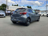 力強い存在感と伸びやかなスタイリング。MAZDA2では、クラスを超える力強い存在感を大切にして本質を磨き上げ、大人の感性に響く美しさを深化させました。