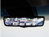 『1台』のお車に対して、3名体制で日々議論を重ね仕入れを行っております。