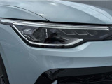 LEDマトリックスヘッドライト「IQ.LIGHT」フロントカメラで対向車や先行車を検知し、マトリックスモジュールに搭載されたLEDを個別に制御することで最適な配光を実現。
