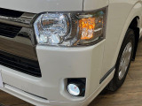 【LEDヘッドライト】悪天候や夜間走行時も良好な視界を確保し安心して運転できる高輝度LEDヘッドライトを装備!点灯速度が早く、消費電力も抑えられています。