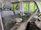 運転席まわりには十分なスペースがあり、大柄な方でもゆったり運転していただける環境です。