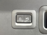【パワーバックドア】スマートキーや運転席のボタンを押すだけでリアゲートが自動で開閉します!荷物を持っている時や、高い位置にあるバックドアを閉める際に便利な機能です♪