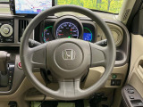 インテリアに合わせたデザインのステアリングは、運転される方のことも考え、運転しやすい形状、大きさです。是非一度、実際に触ってお確かめください。